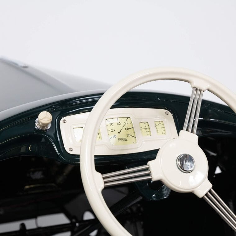 Dash panel dark green J40 Dash panel dark green J40