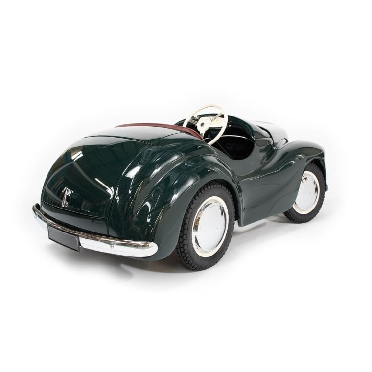 Rear right hand view dark green J40 Rear right hand view dark green J40