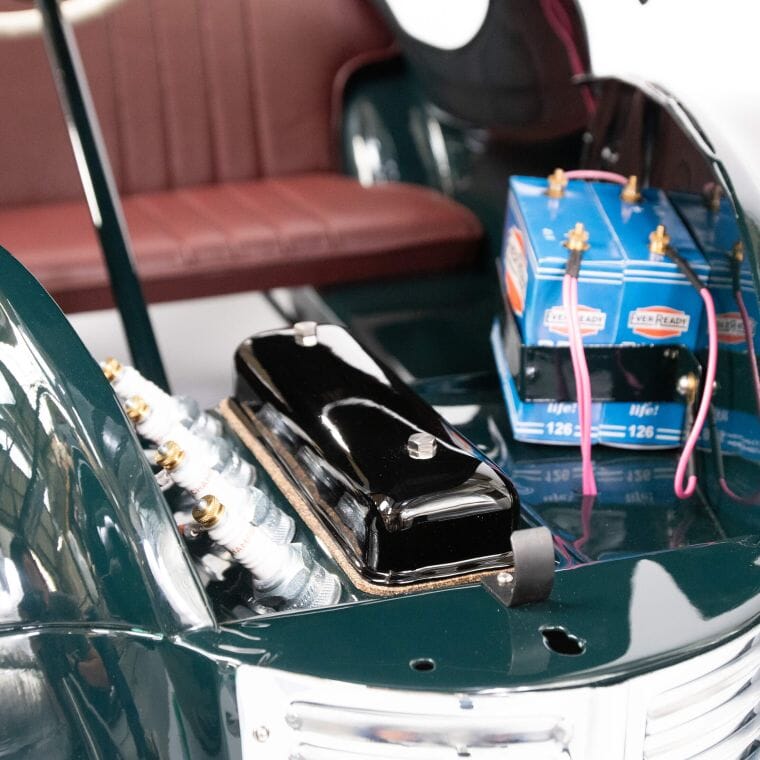 Under bonnet dark green J40 Under bonnet dark green J40